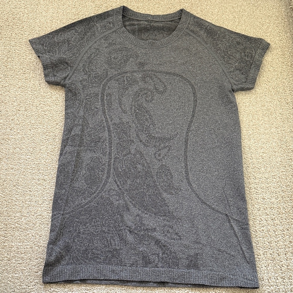 Lululemon Athletica Gray Short Sleeve Tee